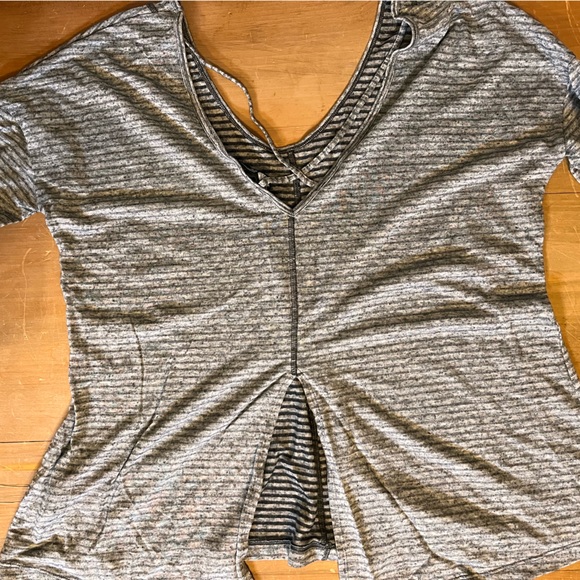 North face long sleeve with strapped back - Picture 2 of 3